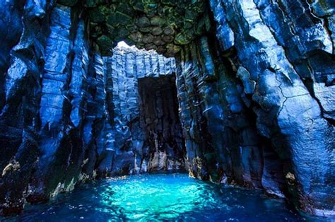 台湾 青 の 洞窟